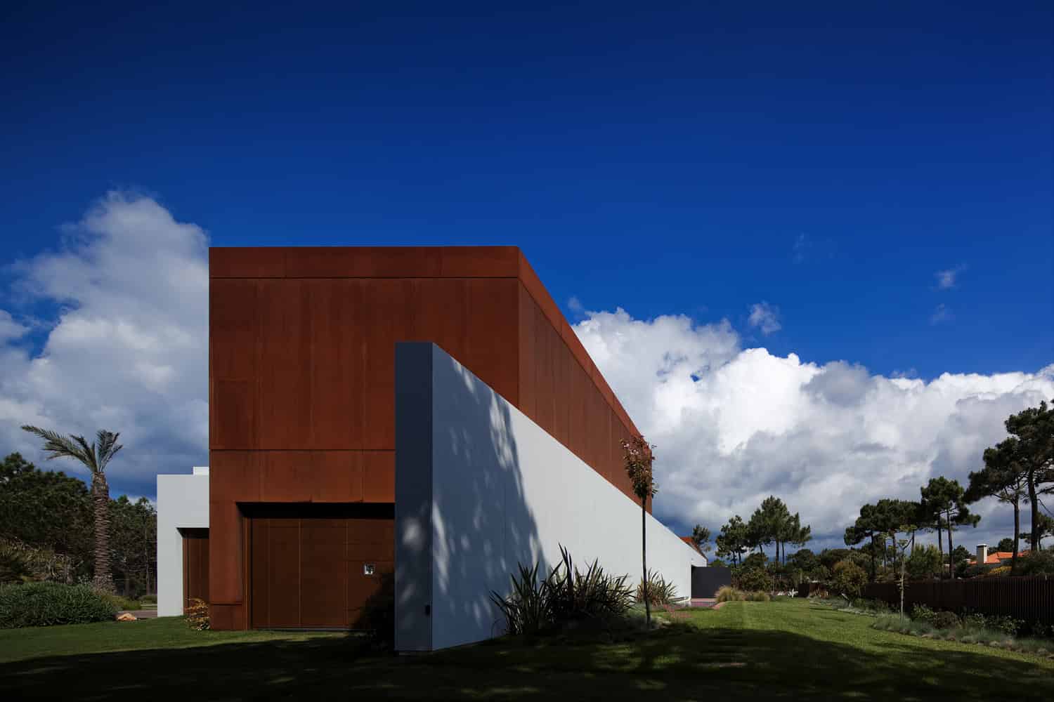 House Quinta Da Marinha by Fragmentos in Cascais, Portugal House Quinta Da Marinha by Fragmentos in Cascais, Portugal