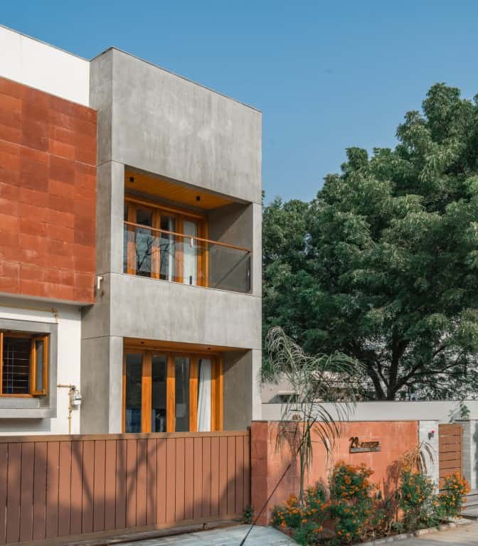 Parallel Volumes House by Urbscapes in Ahmedabad, India Parallel Volumes House by Urbscapes in Ahmedabad, India