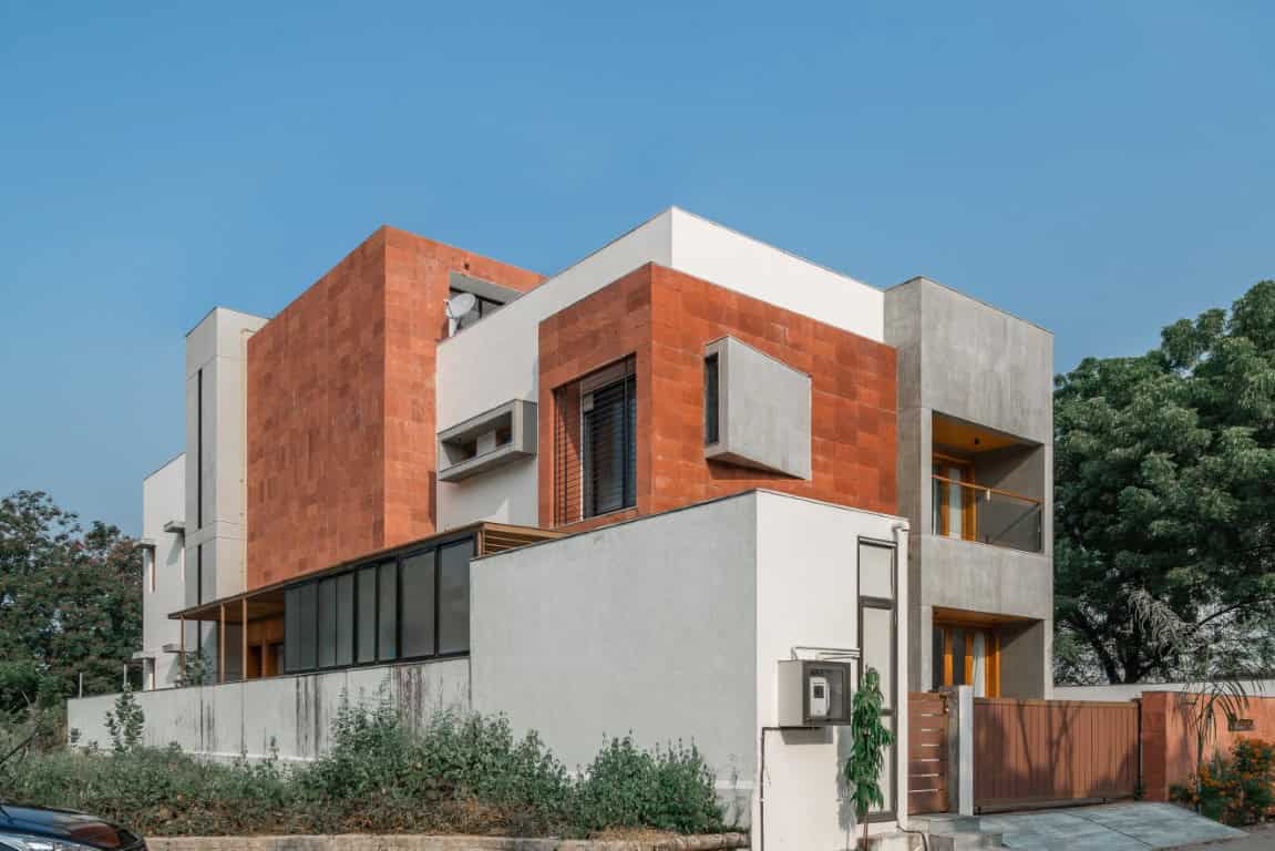 Parallel Volumes House by Urbscapes in Ahmedabad, India Parallel Volumes House by Urbscapes in Ahmedabad, India