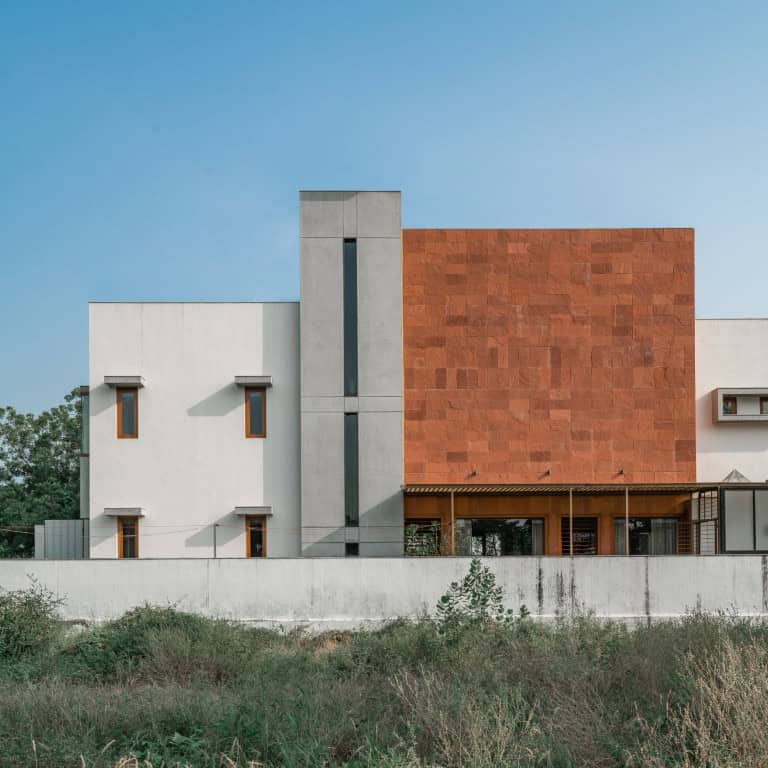 Parallel Volumes House by Urbscapes in Ahmedabad, India Parallel Volumes House by Urbscapes in Ahmedabad, India