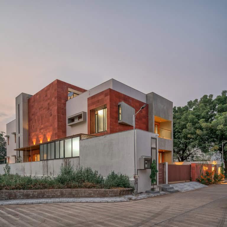 Parallel Volumes House by Urbscapes in Ahmedabad, India Parallel Volumes House by Urbscapes in Ahmedabad, India