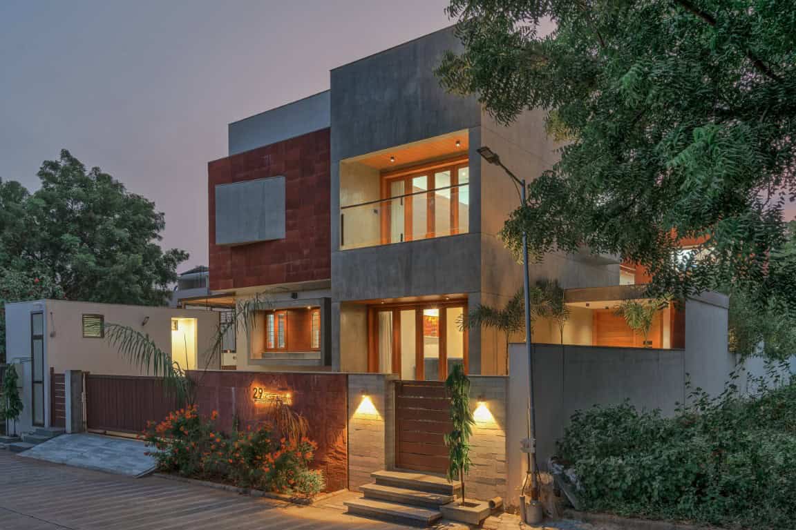 Parallel Volumes House by Urbscapes in Ahmedabad, India Parallel Volumes House by Urbscapes in Ahmedabad, India