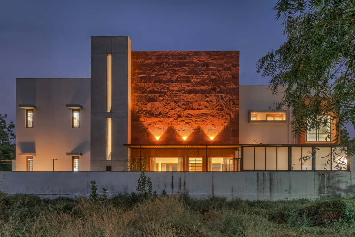 Parallel Volumes House by Urbscapes in Ahmedabad, India Parallel Volumes House by Urbscapes in Ahmedabad, India