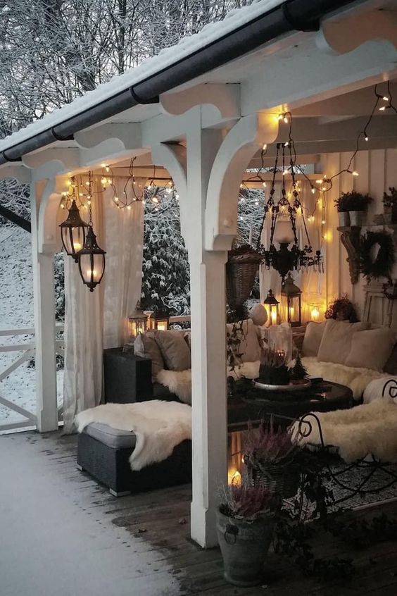 Ideas To Illuminate Your Garden With Lights And Garlands