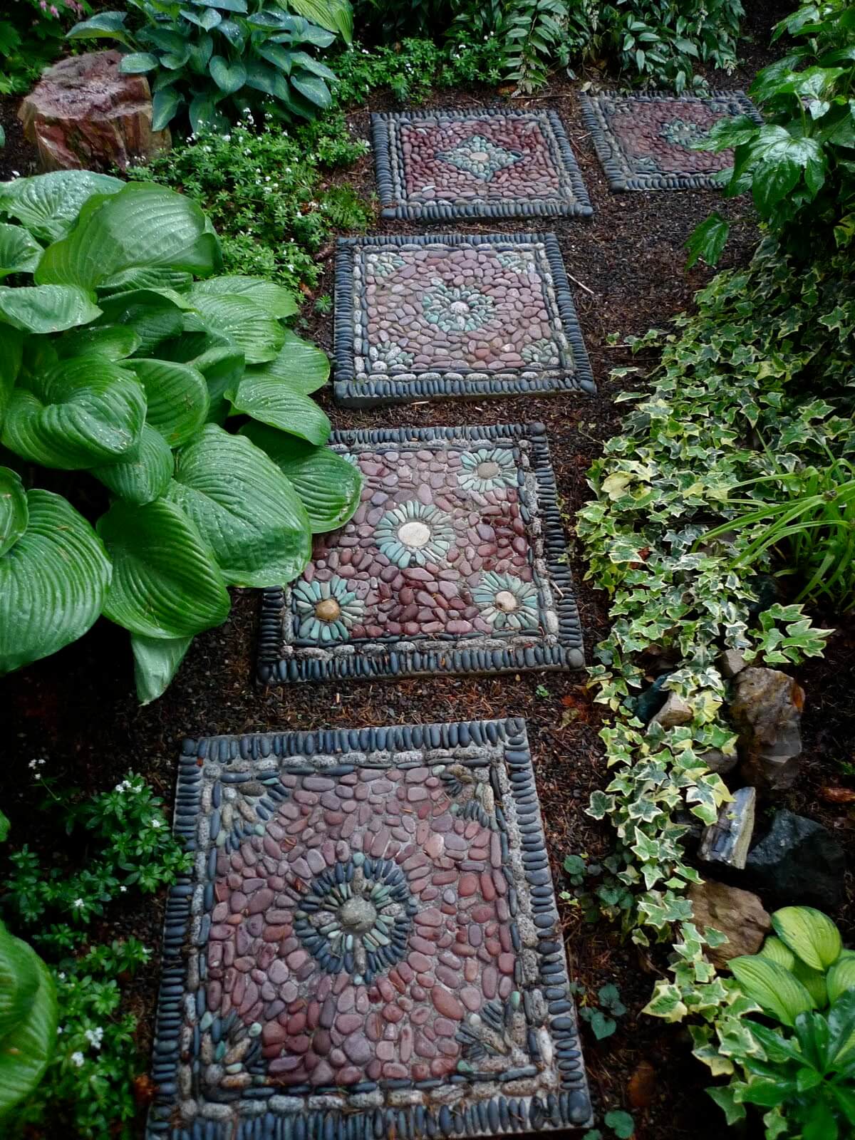 17 Stunning DIY Mosaic Décor Projects For Your Garden