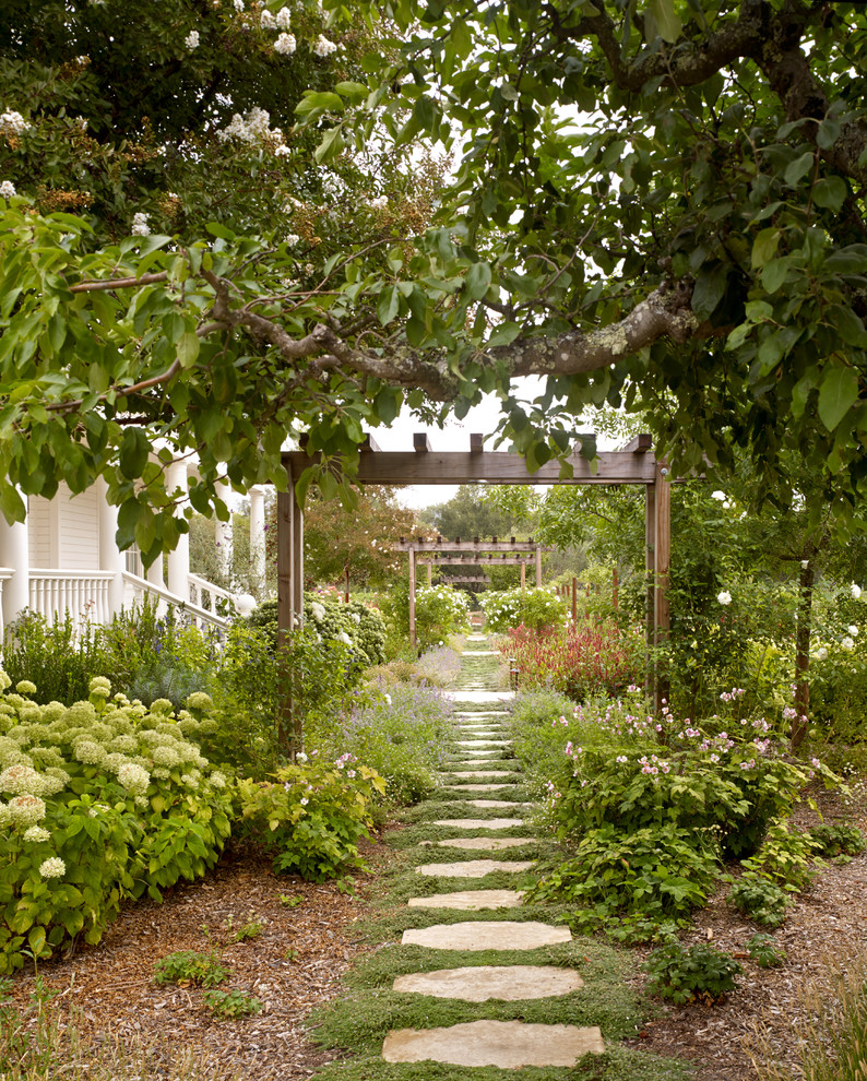 18 Remarkable Farmhouse Landscape Designs That Will Leave You Breathless