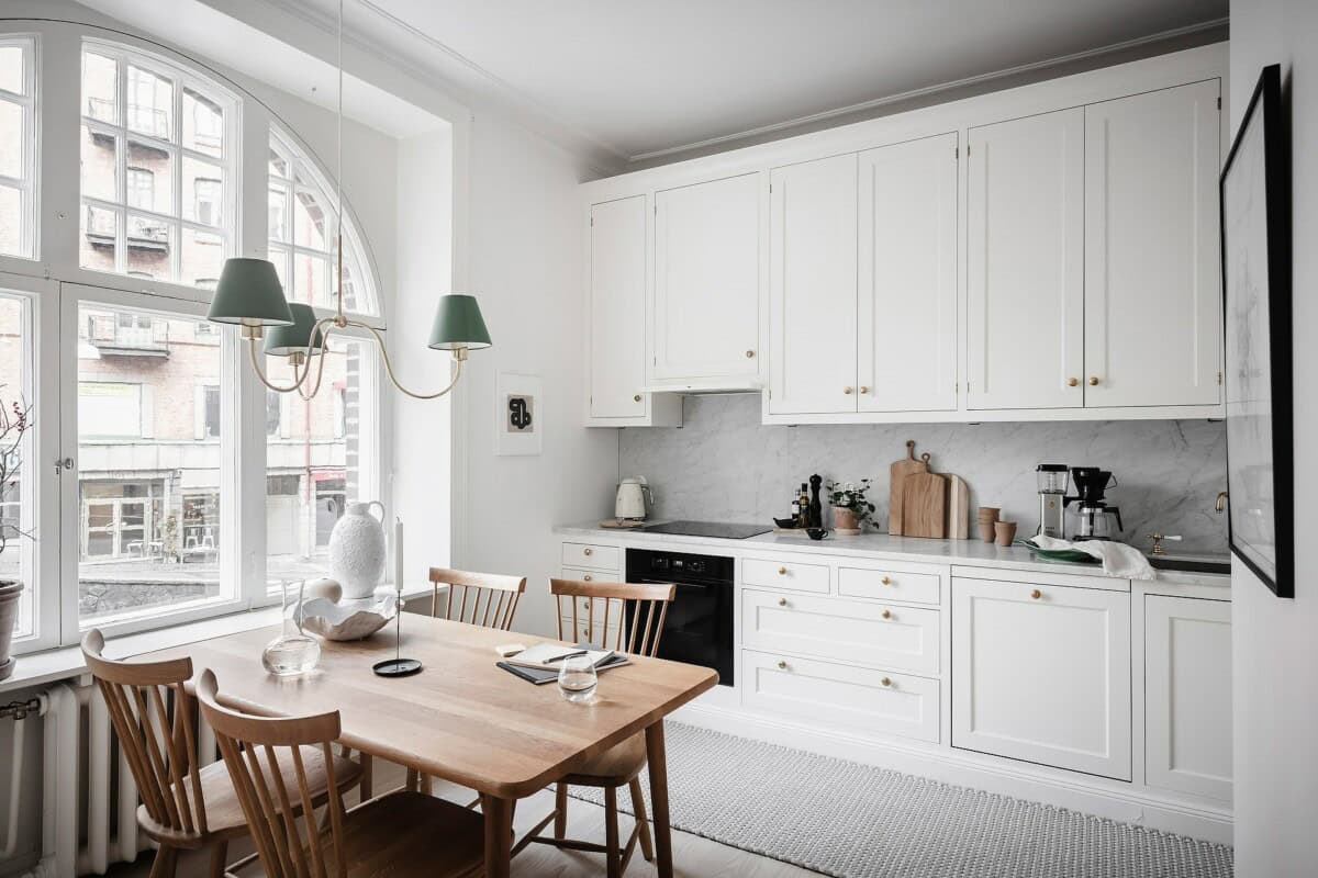 High Ceilings, Large Windows And Good Lighting Is Everything You Need High Ceilings, Large Windows And Good Lighting Is Everything You Need