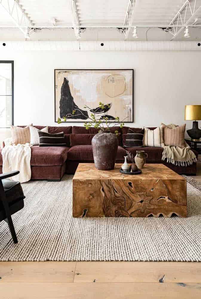 Advantages Of Having Rustic Wooden Table