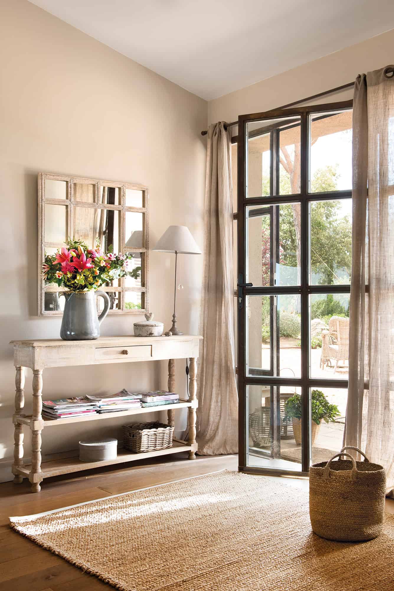 8. LIGHT AND CHARMING 8. LIGHT AND CHARMING