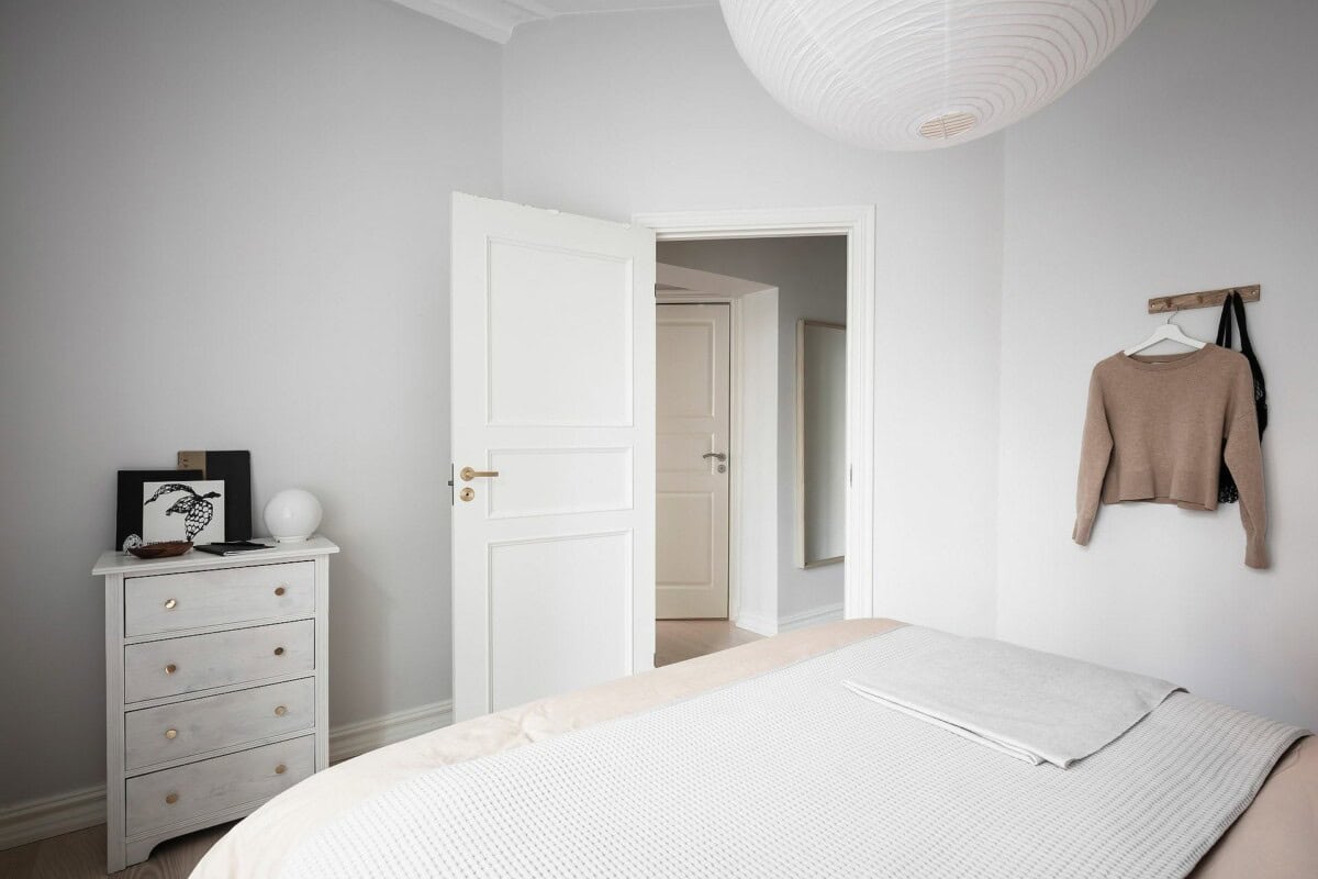 High Ceilings, Large Windows And Good Lighting Is Everything You Need High Ceilings, Large Windows And Good Lighting Is Everything You Need