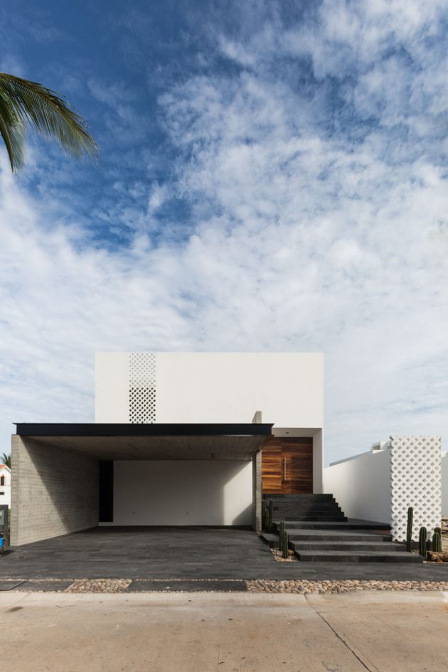Beach House by [H] Arquitectos in Mazatlan, Mexico