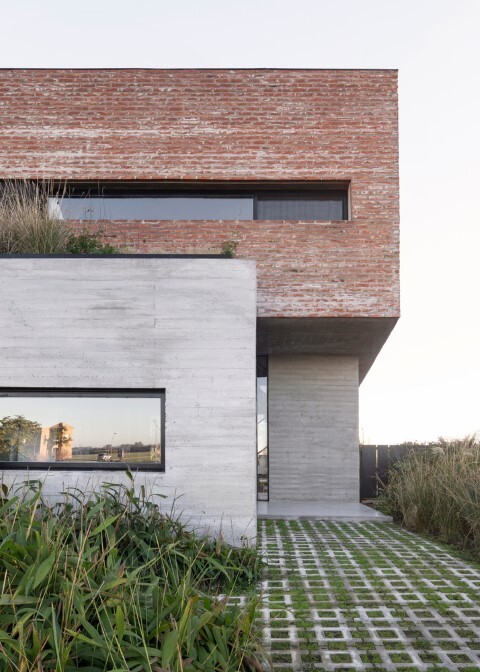 DaB House by BAM! Arquitectura in Belen de Escobar, Argentina