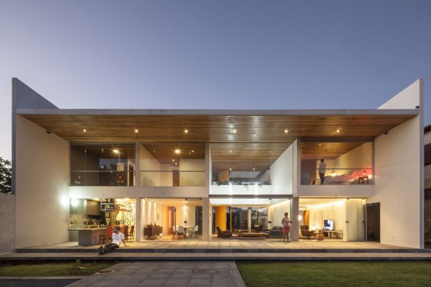 Linhares Dias House by BLOCO Arquitetos in Brasilia, Brazil