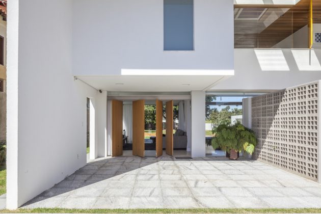Linhares Dias House by BLOCO Arquitetos in Brasilia, Brazil