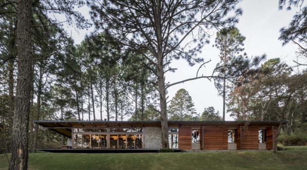 Open Valley House by RAVSTUDIO in Tapalpa, Mexico