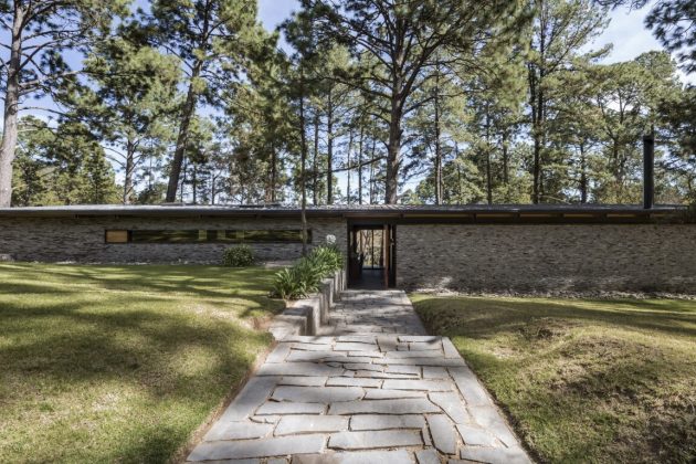 Open Valley House by RAVSTUDIO in Tapalpa, Mexico