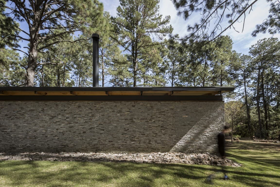 Open Valley House by RAVSTUDIO in Tapalpa, Mexico Open Valley House by RAVSTUDIO in Tapalpa, Mexico