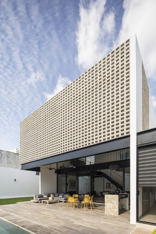 Un Patio Residence by P11 Arquitectos in Merida, Mexico