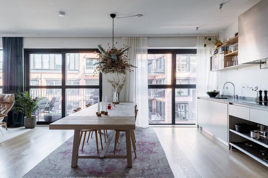 Look At These Perfect Large Floor-To-Ceiling Windows Look At These Perfect Large Floor-To-Ceiling Windows