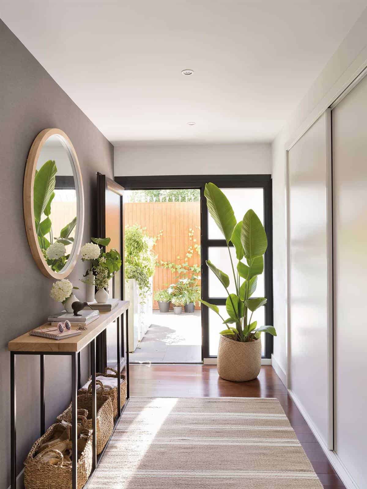 Useful Tips To Bring Light To The Dark Hall Useful Tips To Bring Light To The Dark Hall