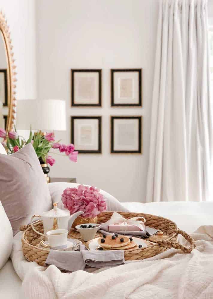 How To Arrange The Most Romantic Breakfast in Bed How To Arrange The Most Romantic Breakfast in Bed