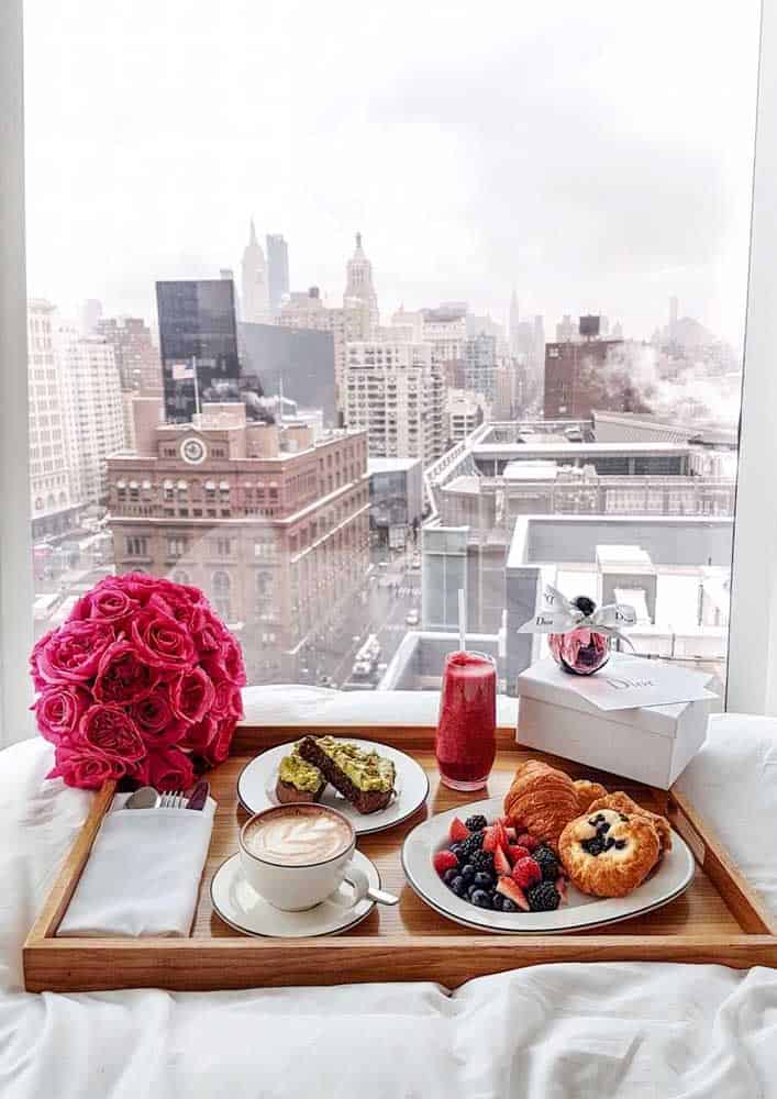 How To Arrange The Most Romantic Breakfast in Bed How To Arrange The Most Romantic Breakfast in Bed