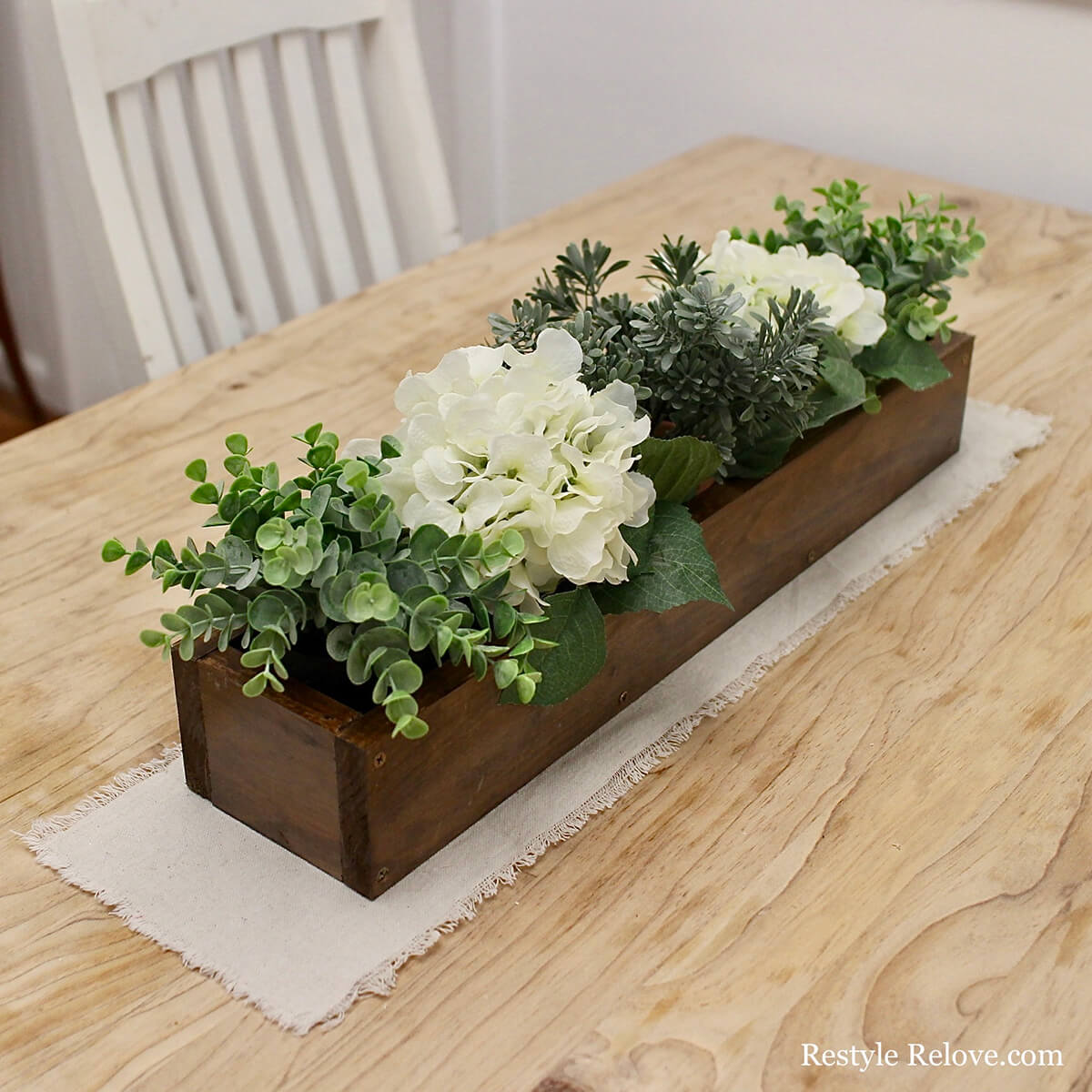 15 Charming DIY Flowerbox Centerpiece Designs You Will Want To Craft Right Now