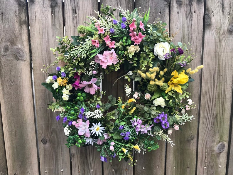 16 Fresh-Looking Spring Wreath Designs That Will Steal Your Gaze