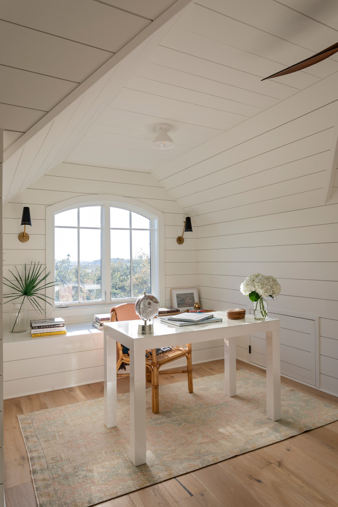 18 Opulent Coastal Home Office Designs To Work In Style