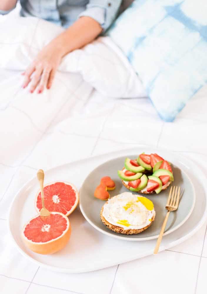 How To Arrange The Most Romantic Breakfast in Bed How To Arrange The Most Romantic Breakfast in Bed