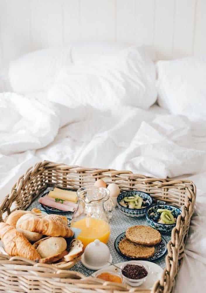 How To Arrange The Most Romantic Breakfast in Bed How To Arrange The Most Romantic Breakfast in Bed