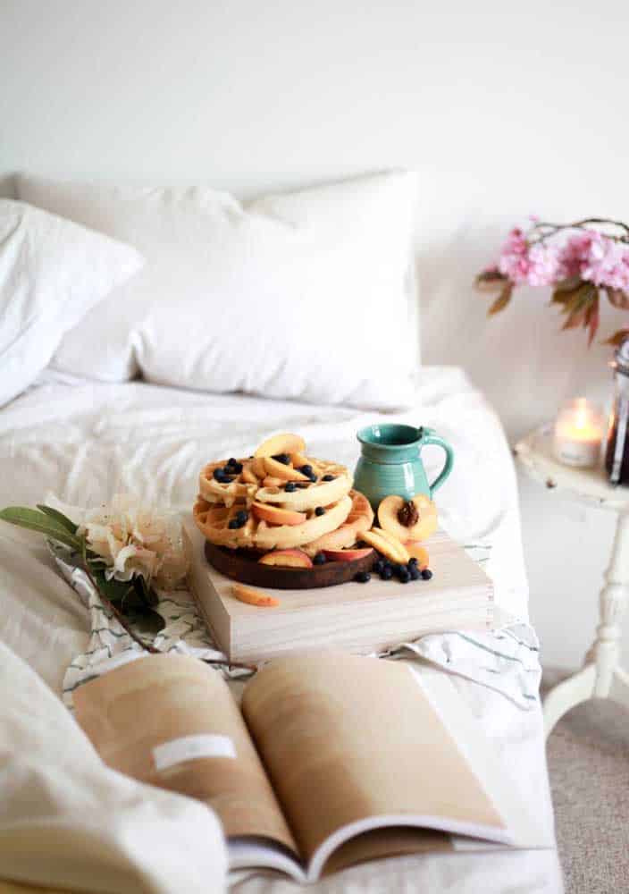 How To Arrange The Most Romantic Breakfast in Bed How To Arrange The Most Romantic Breakfast in Bed