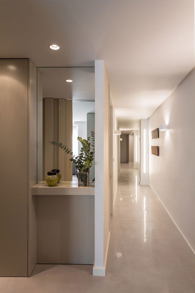 Chromatic Contrasts, Simple And Modern Lines Characterize This Home