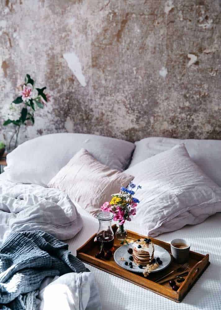 How To Arrange The Most Romantic Breakfast in Bed How To Arrange The Most Romantic Breakfast in Bed
