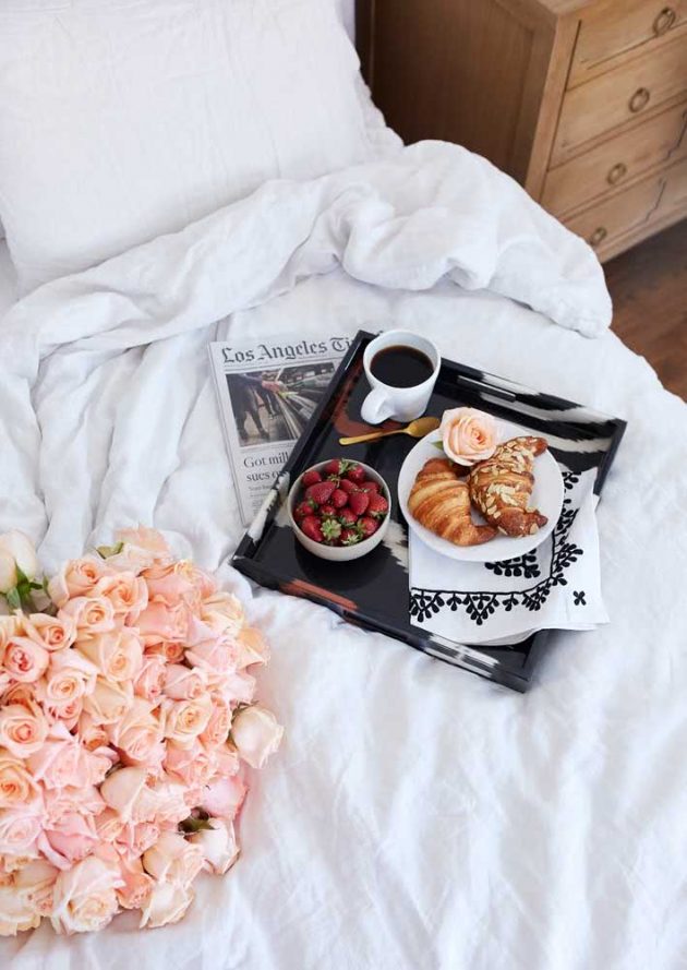 How To Arrange The Most Romantic Breakfast in Bed