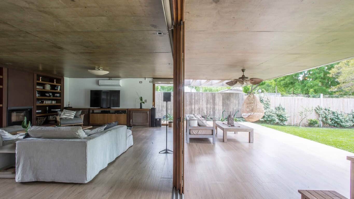 Fluxa House by Gianserra + Lima Arquitectos in La Plata, Argentina Fluxa House by Gianserra + Lima Arquitectos in La Plata, Argentina