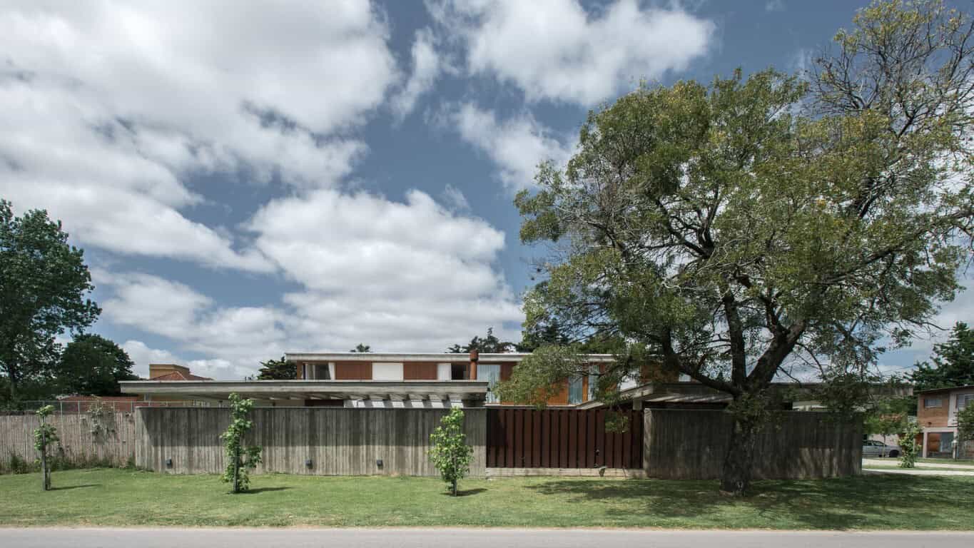 Fluxa House by Gianserra + Lima Arquitectos in La Plata, Argentina Fluxa House by Gianserra + Lima Arquitectos in La Plata, Argentina