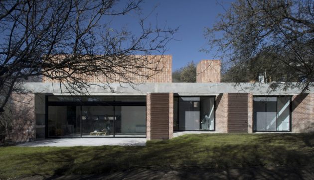 GPL House by Estudio BLT in Mendiolaza, Argentina