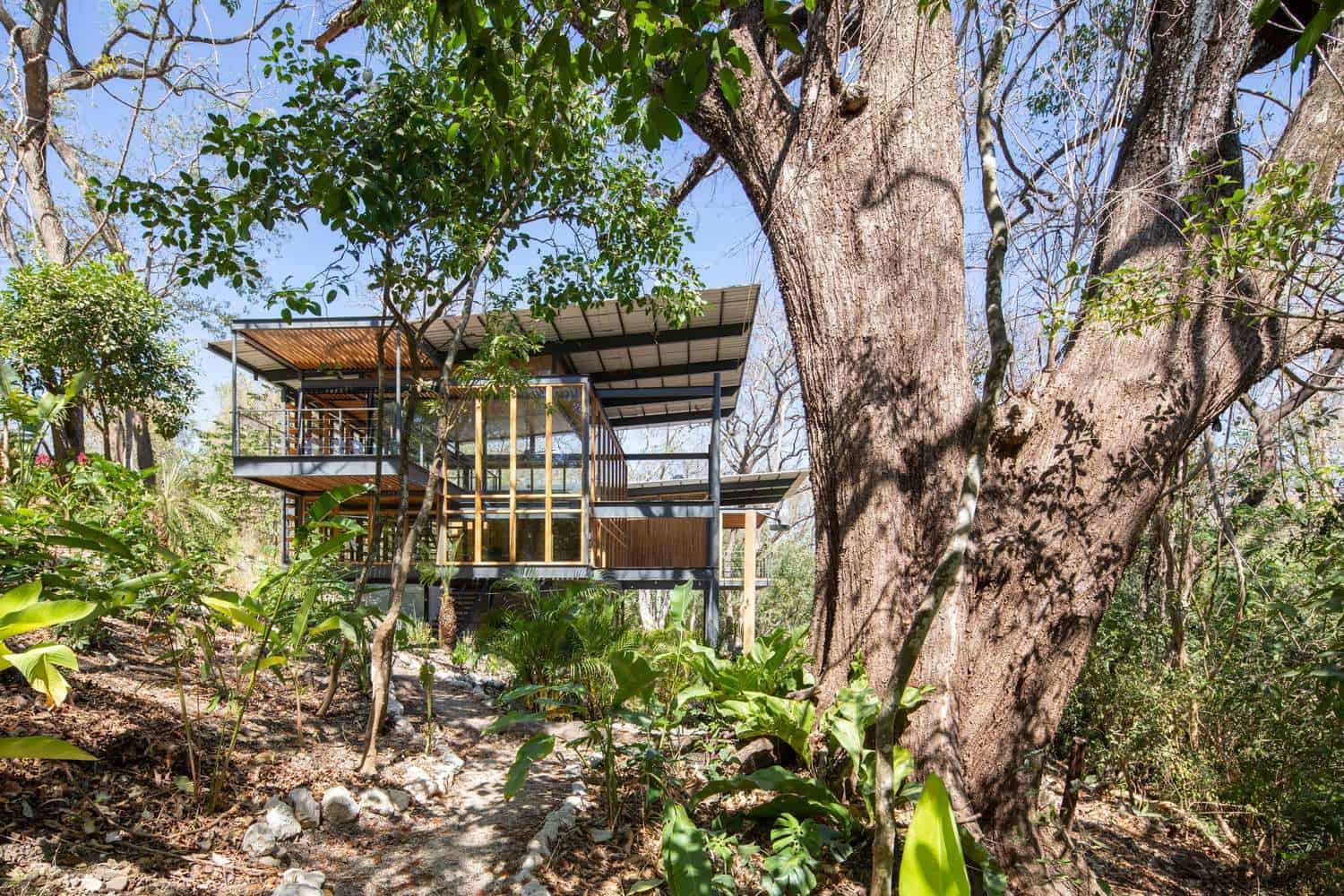 Jungle Frame House by Studio Saxe in Nosara, Costa Rica Jungle Frame House by Studio Saxe in Nosara, Costa Rica
