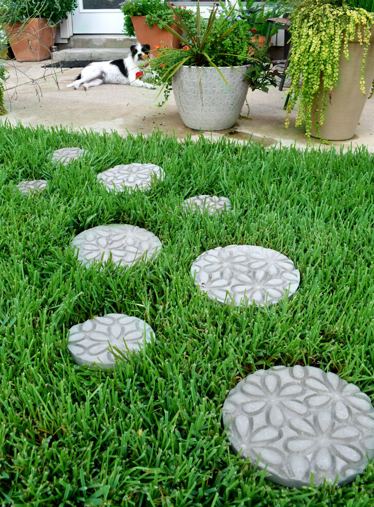 15 Wonderfully Charming DIY Garden Decorations You Will Want To Craft