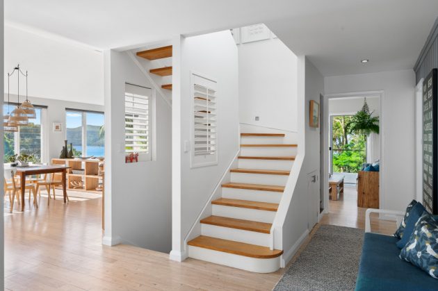 16 Awesome Coastal Staircase Designs Perfect For Your Home
