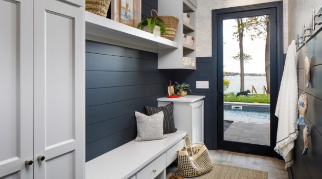 16 Fascinating Coastal Entry Hall Designs That Will Welcome You Inside