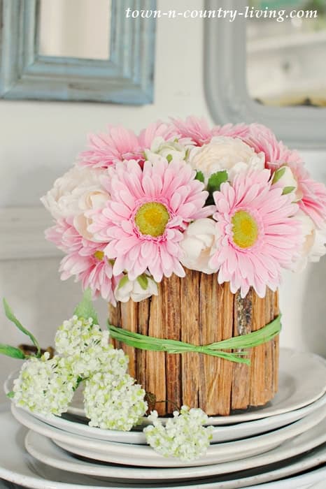 16. DIY RUSTIC FLOWER VASE 16. DIY RUSTIC FLOWER VASE