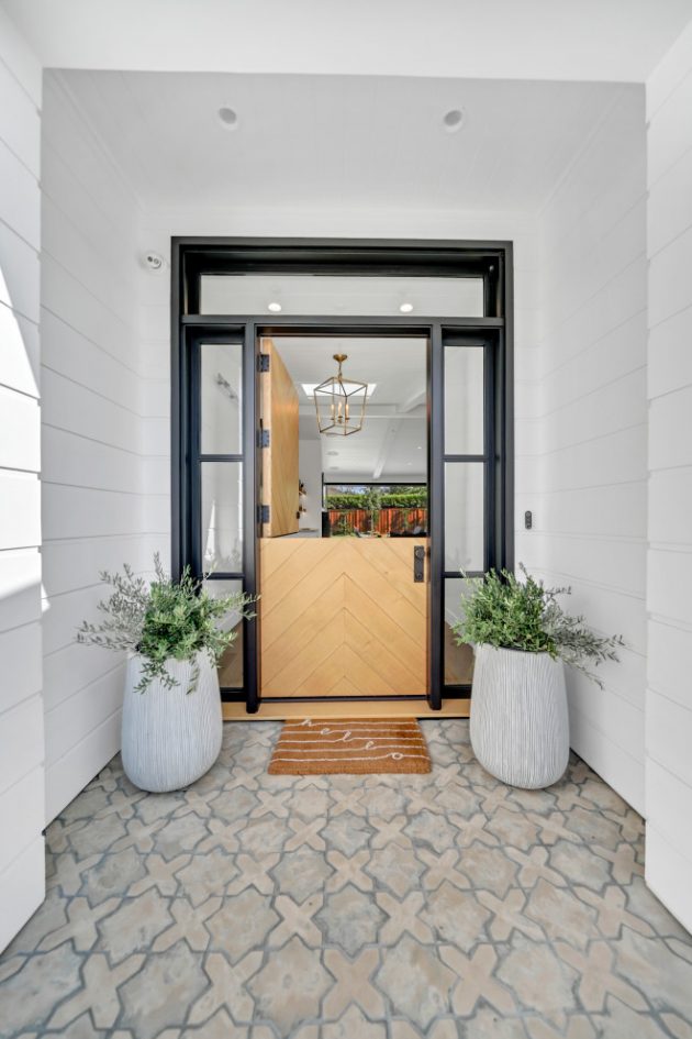 18 Captivating Coastal Entrance Designs You Just Can't Pass Up