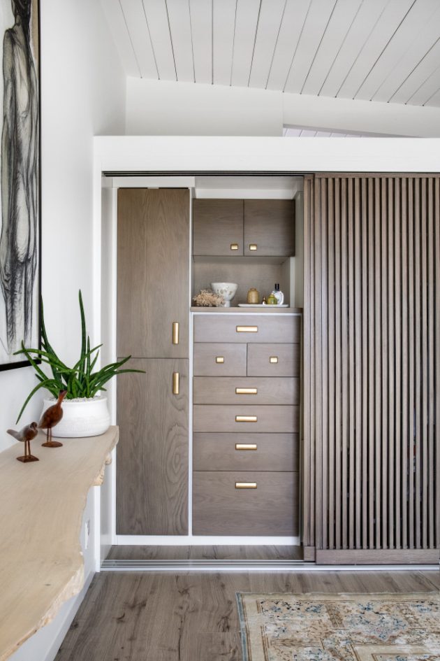 18 Elegant Coastal Closet Designs That Will Make Sure All Your ...