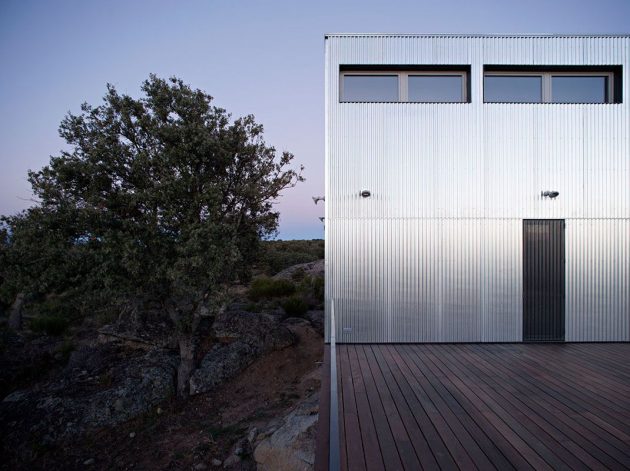 Beautiful Contrast On The Exterior of This Sustainable Home