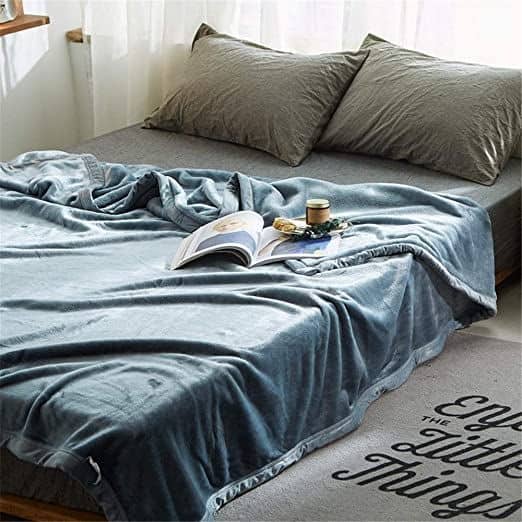 What Is The Difference Between Throw And Everyday Use Blankets?