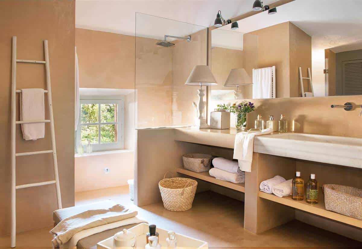 7. WITH A COUNTRY FLAVOR AND A MICROCEMENT SHOWER 7. WITH A COUNTRY FLAVOR AND A MICROCEMENT SHOWER