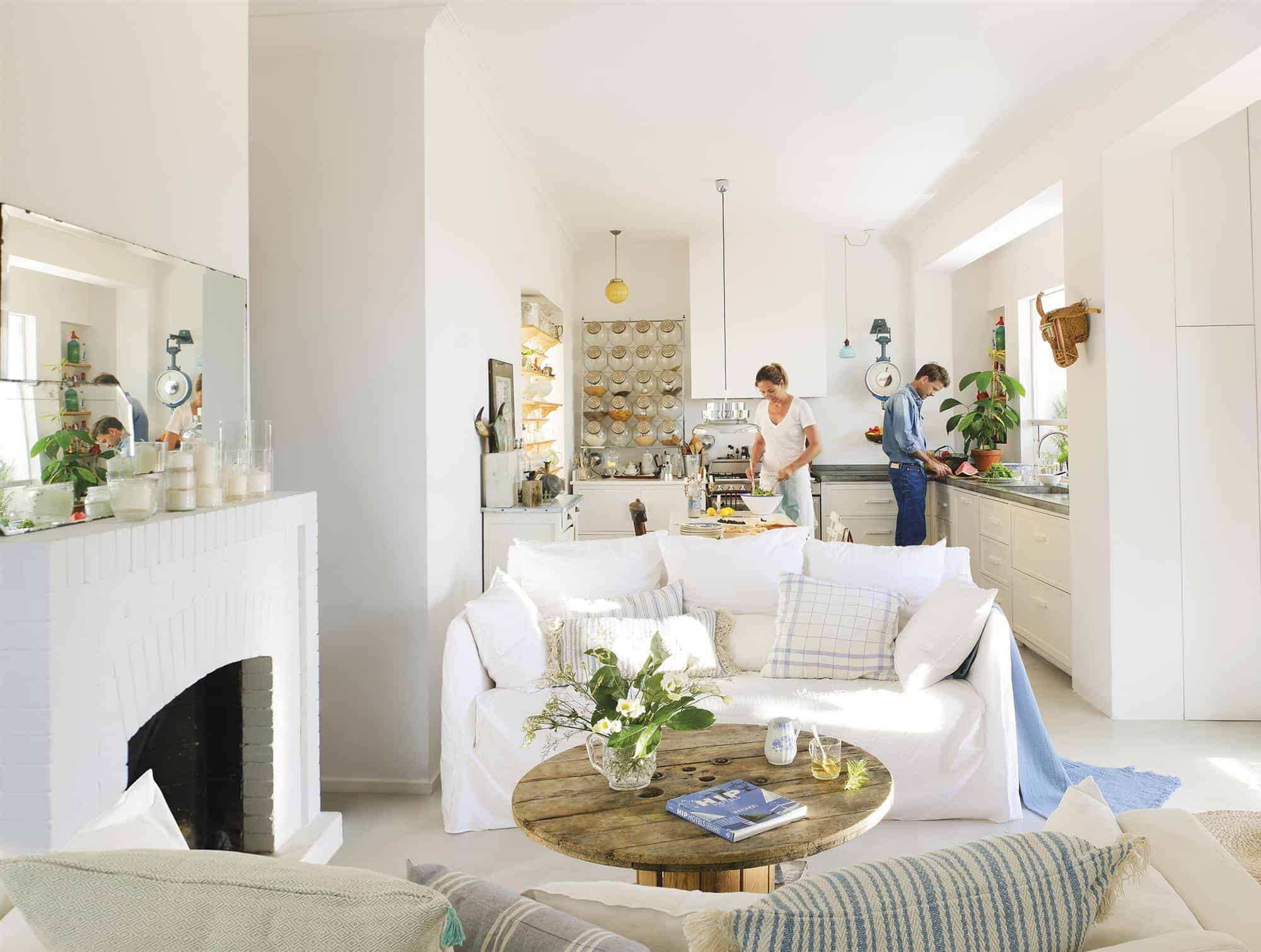 Houses With Low Cost Furniture You'll Love Right Away Houses With Low Cost Furniture You'll Love Right Away