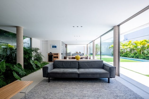 House Petry by Estudio MRGB in Brasilia, Brazil
